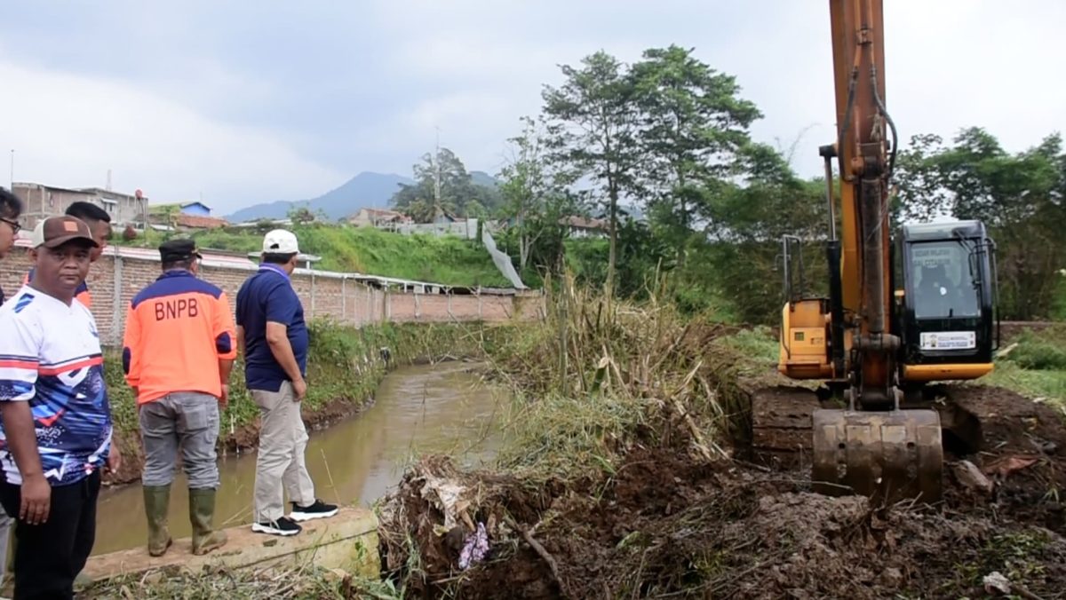 Cegah Banjir Berulang, Bupati Sumedang Tinjau Langsung Sungai Cimande