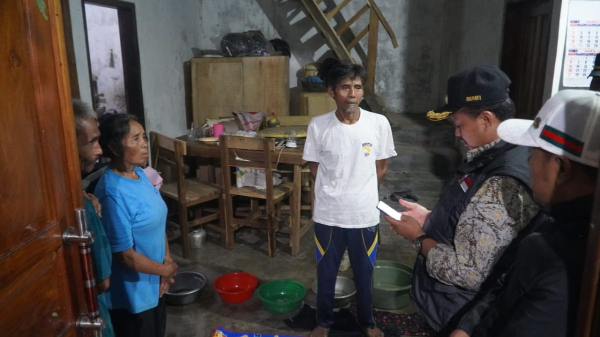 Bupati Sumedang Tinjau Lokasi Bencana Angin Puting Beliung di Buahdua