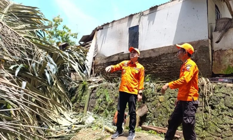 Angin Puting Beliung Landa Tiga Dusun di Desa Malaka Sumedang, 22 Rumah Rusak