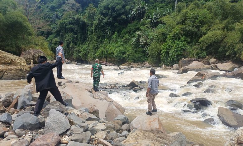 Heboh! Penemuan Sosok Mengambang di Sungai Domas Sumedang, Diduga Jasad Manusia