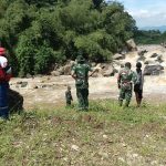 Petugas Sisir Sungai Domas Cari Korban Hanyut di Sumedang