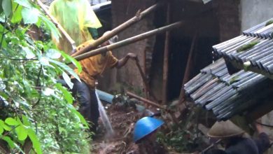 Longsor Terjang Dua Desa di Sumedang, Rumah Warga Rusak Nyaris Ambruk