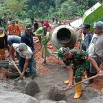 Gotong Royong TNI dan Warga di Sumedang Bangun Jalan di Tengah Medan Ekstrem