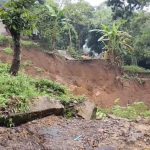 Pergerakan Tanah di Cisalak Sumedang Putus Jalan Kabupaten, 13 Rumah terancam