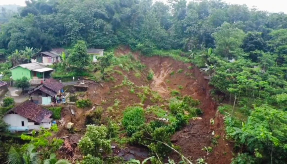 Pergerakan Tanah Ancam Warga Sukaasih, Geologi Ungkap Penyebab