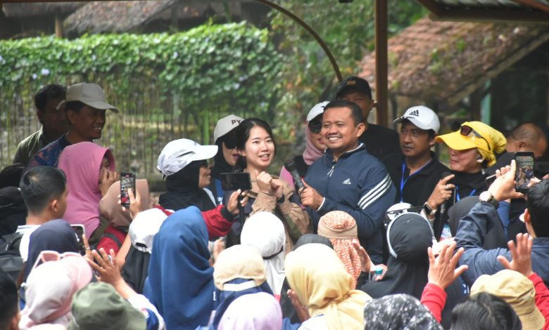 Akhir Pekan, Warga Sumedang Jalan Sehat Bareng Perempuan Jepang