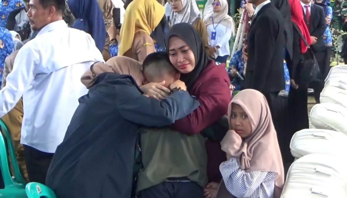 Isak Tangis Warnai Penutupan Peserta Pembinaan Karakter di Sumedang