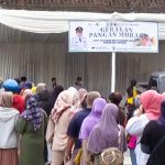 Ratusan Warga Serbu Pasar Murah di Sumedang