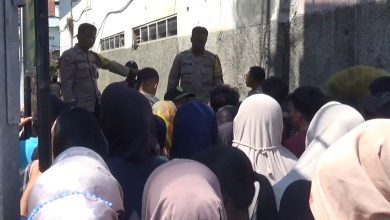 Ribuan Warga di Sumedang Rela Antre untuk Mendapatkan Daging Kurban