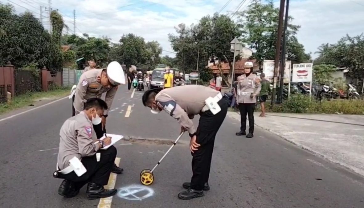 Dua Pelajar SMK di Sumedang Meninggal Dunia Usai Kecelakaan dengan Truk Box