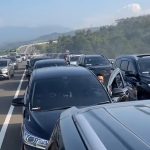 Viral Deretan Mobil Mewah Parkir Sembarangan di Tol Cisumdawu, Ini Kata Polisi