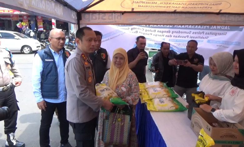Pasar Murah Polres Sumedang Disrebu Waega, Dalam Hitungan Jam Ludes Terjual