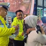 Aksi Sigap Polisi di Pawai Lampion Sumedang, Bocah Hilang Berhasil Ditemukan