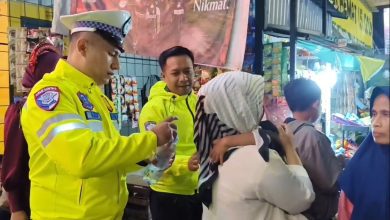 Aksi Sigap Polisi di Pawai Lampion Sumedang, Bocah Hilang Berhasil Ditemukan