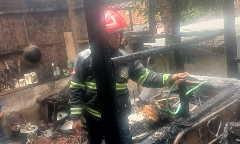 Rumah Semi Permanen di Ganeas Sumedang Terbakar, Diduga Akibat Kebocoran Gas Elpiji