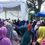 Ratusan Warga di Sumedang Rela Antre Demi Dapatkan Sembako dengan Harga Murah