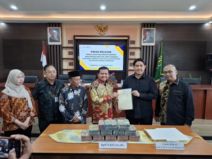 Kejari Sumedang Pulihkan Dana Rp 971 Juta dan Amankan Aset 26 Sekolah