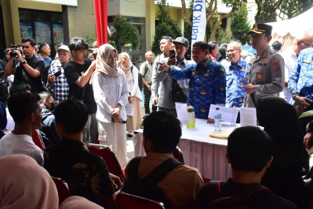 Ribuan Pencari Kerja Padati Sumedang Jobfair 2025, 1.608 Lowongan Disiapkan