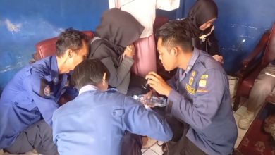 Mahasiswi di Sumedang Panik Setelah Jari Tersangkut dalam Kaleng Minuman, Damkar Turun Tangan