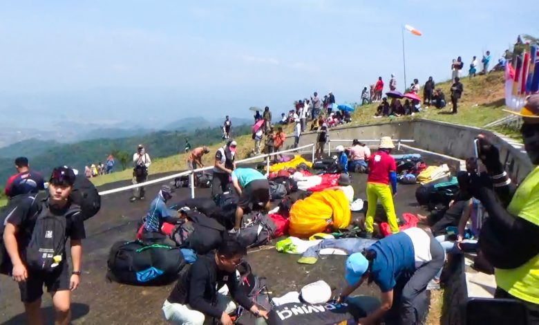 Hari Pertama Kejuaraan Paralayang Internasional di Sumedang Ditunda Akibat Cuaca Buruk