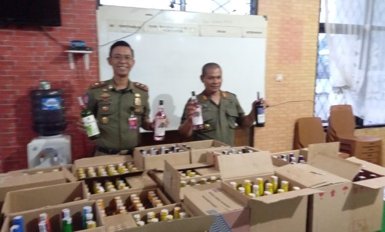 Respon Cepat Atasi Keluhan Warga, Satpol PP Sumedang Sita 369 Botol Miras