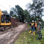 Diduga Tak Sesuai Standar Konstruksi, TPT Longsor Tutup Jalur Provinsi di Sumedang