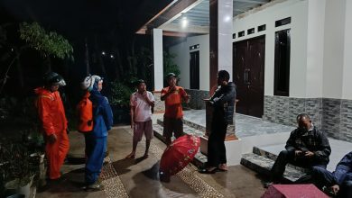 Saluran Irigasi di Jatihurip Sumedang Jebol, Tiga Rumah Warga Terendam Banjir Lumpur