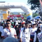 Ribuan Santri di Sumedang Meriahkan Jalan Sehat Dalam Rangka HSN 2025