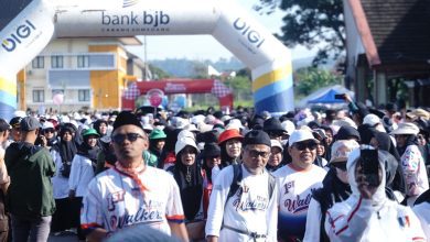 Ribuan Santri di Sumedang Meriahkan Jalan Sehat Dalam Rangka HSN 2025