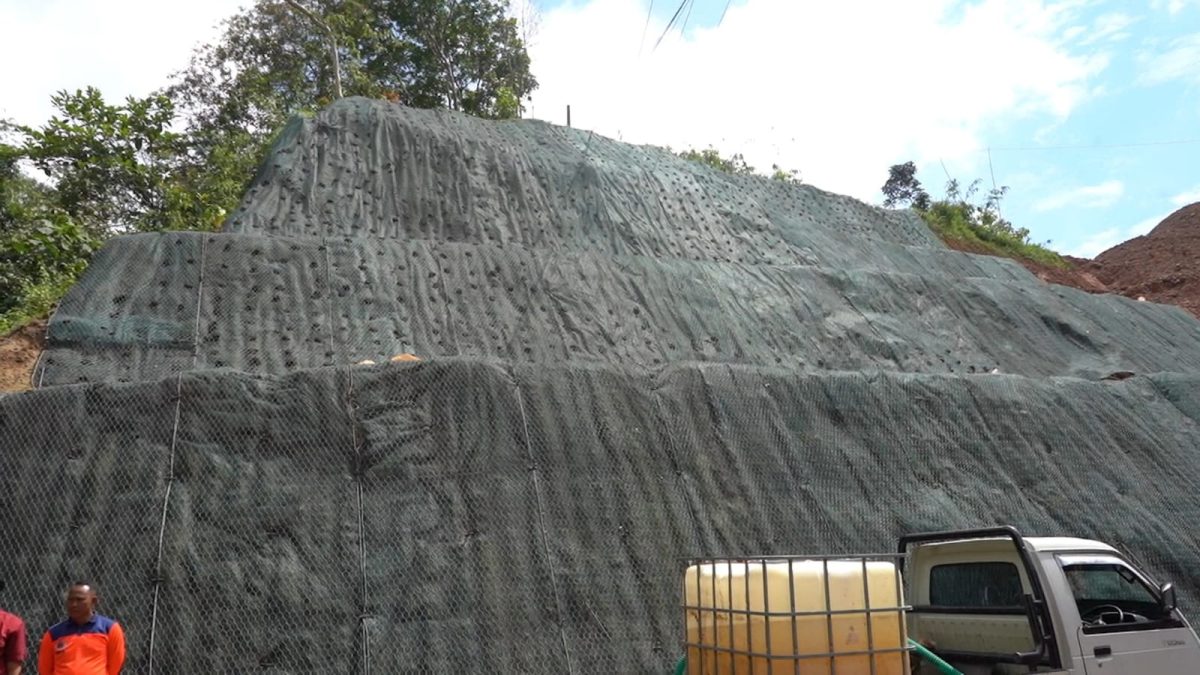 Hujan Deras Picu Longsor di Lingkar Utara Sumedang, Warga Diimbau Tak Melintas Saat Hujan