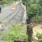 Diguyur Hujan Deras, Jembatan Sasak Beureum di Ujungjaya Sumedang Memprihatinkan