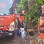 Pipa Air Putus Diterjang Longsor, Pemkab Sumedang Distribusikan Air Bersih ke Tiga Desa