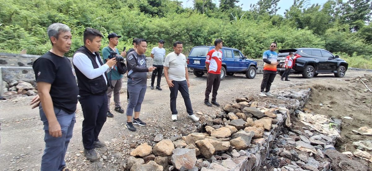 Sambil Menunggu Izin Kemenhut, Perbaikan Jalan Haurpapak Sumedang Terus Berjalan