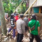 Belum Sempat Dapat Bantuan, Rutilahu di Sumedang Ambrol Terbawa Longsor