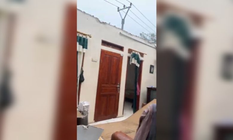 Hujan Disertai Angin Kencang Rusak Puluhan Rumah di Sumedang