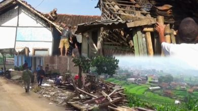Pasca Diterjang Angin Kencang, Warga Tanjungsari Sumedang Mulai Perbaiki Rumah yang Rusak