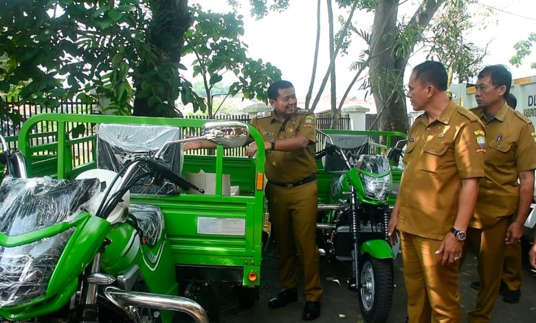 Perkuat Pengelolaan Sampah, 38 Desa di Sumedang Terima Motor Pengangkut Sampah