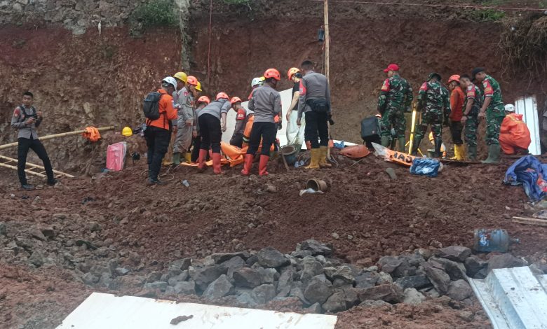 Longsor di Jatinangor Sumedang, Empat Pekerja Proyek Tewas Tertimbun