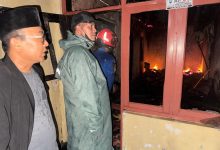 Diduga Korsleting Penanak Nasi, Rumah Lansia di Cimalaka Sumedang Terbakar
