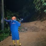 Longsor Tutup Akses Wisata Citengah Sumedang, Lalin Lumpuh Total