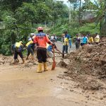 Longsor Tutup Akses Jalan Sumedang-Subang, Arus Lalu Lintas Sempat Lumpuh