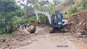 Percepat Penanganan Longsor di Jalur Sumedang-Subang, Alat Berat Dikerahkan