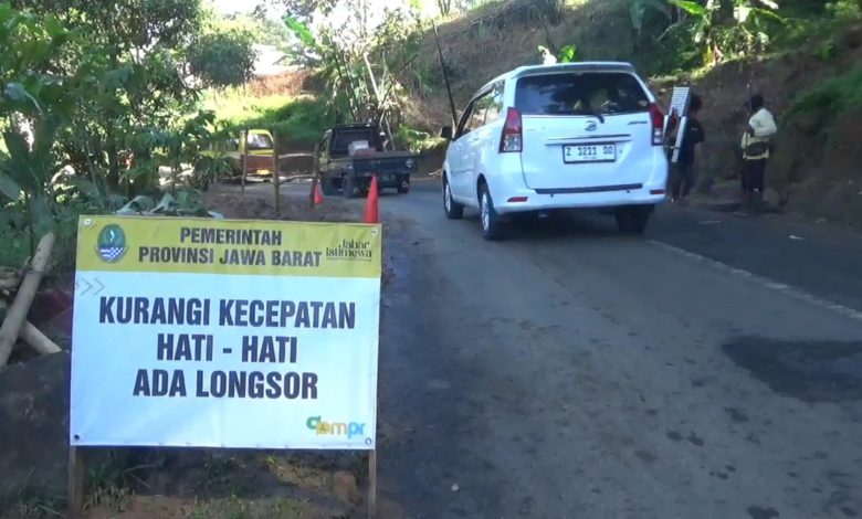 Jalur Sumedang-Subang Kembali Normal Pasca Tertutup Longsor, Pengendara Diminta Tetap Waspada
