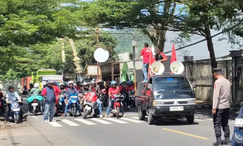 Aksi Hari Buruh di Sumedang, PEPPSI Tutup Jalur Nasional dan Ajukan 6 Tuntutan