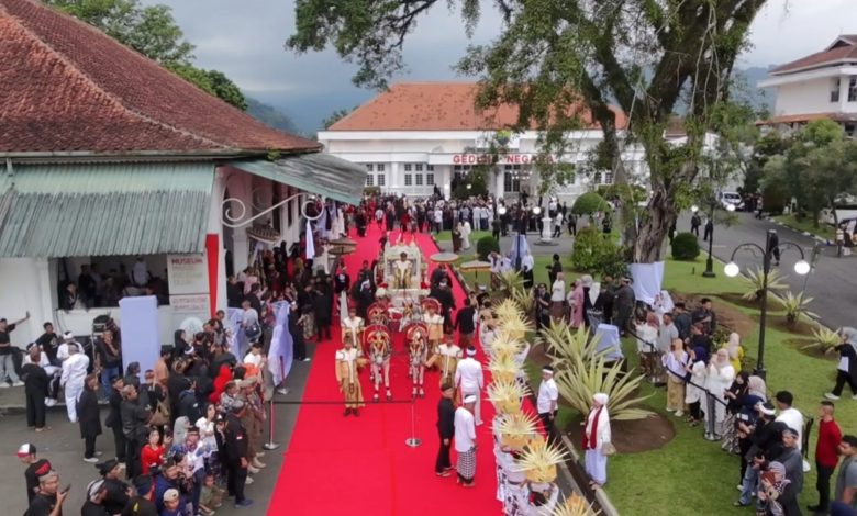 Milangkala Tatar Sunda, Mahkota Binokasih Diarak Keliling Jawa Barat Dimulai di Sumedang