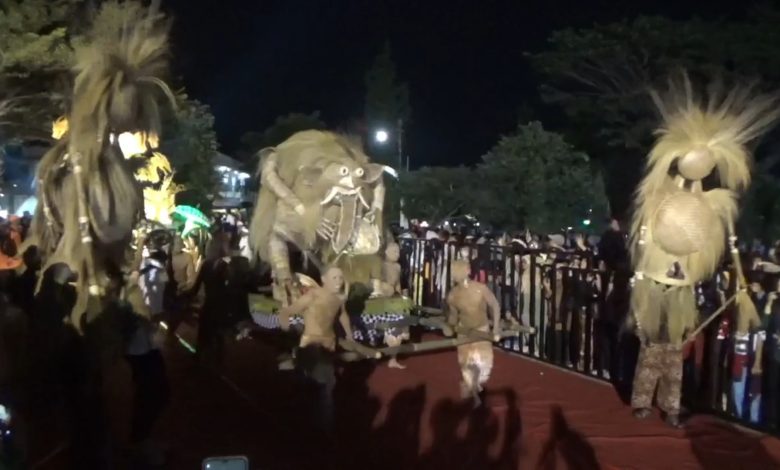 Meriah! 27 Daerah Ramaikan Kirab Budaya Milangkala Tatar Sunda di Sumedang