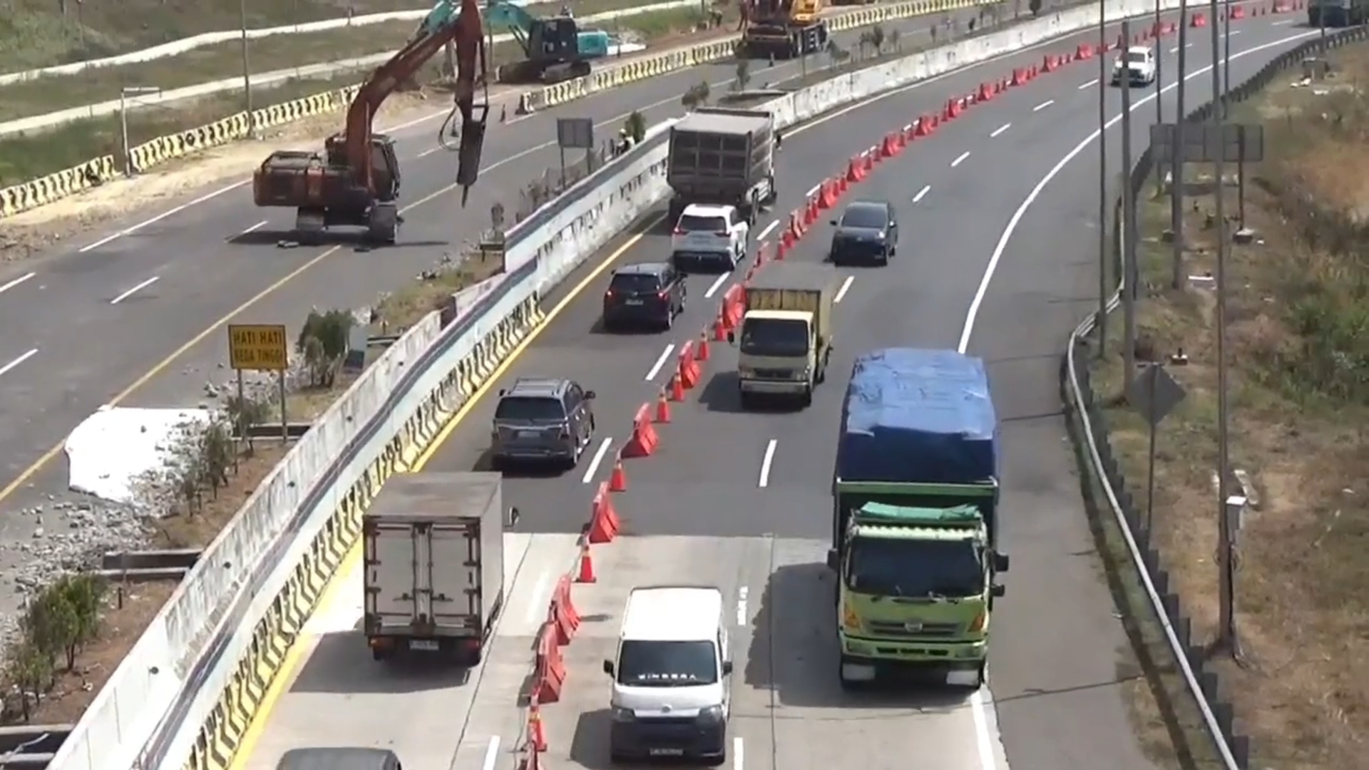 Tol Cisumdawu Terapkan Contra Flow KM 176-178 Selama Pekerjaan Perbaikan Jalan