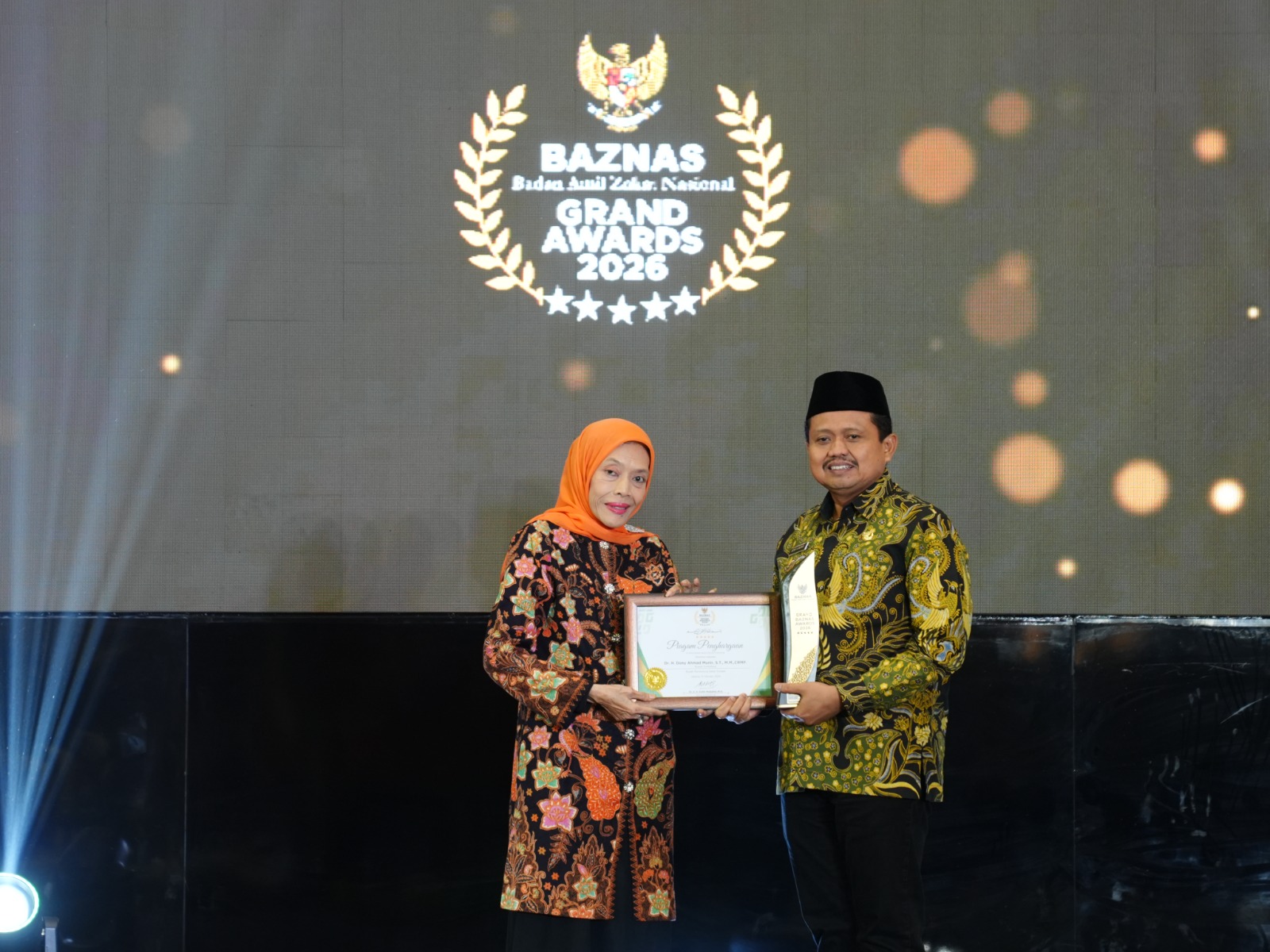 Dony Ahmad Munir Raih Penghargaan Bupati Pendukung Zakat Terbaik di Grand Baznas Award 2026