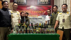 Satpol PP Sumedang Sita 163 Botol Miras dari Sejumlah Toko di Tanjungsari