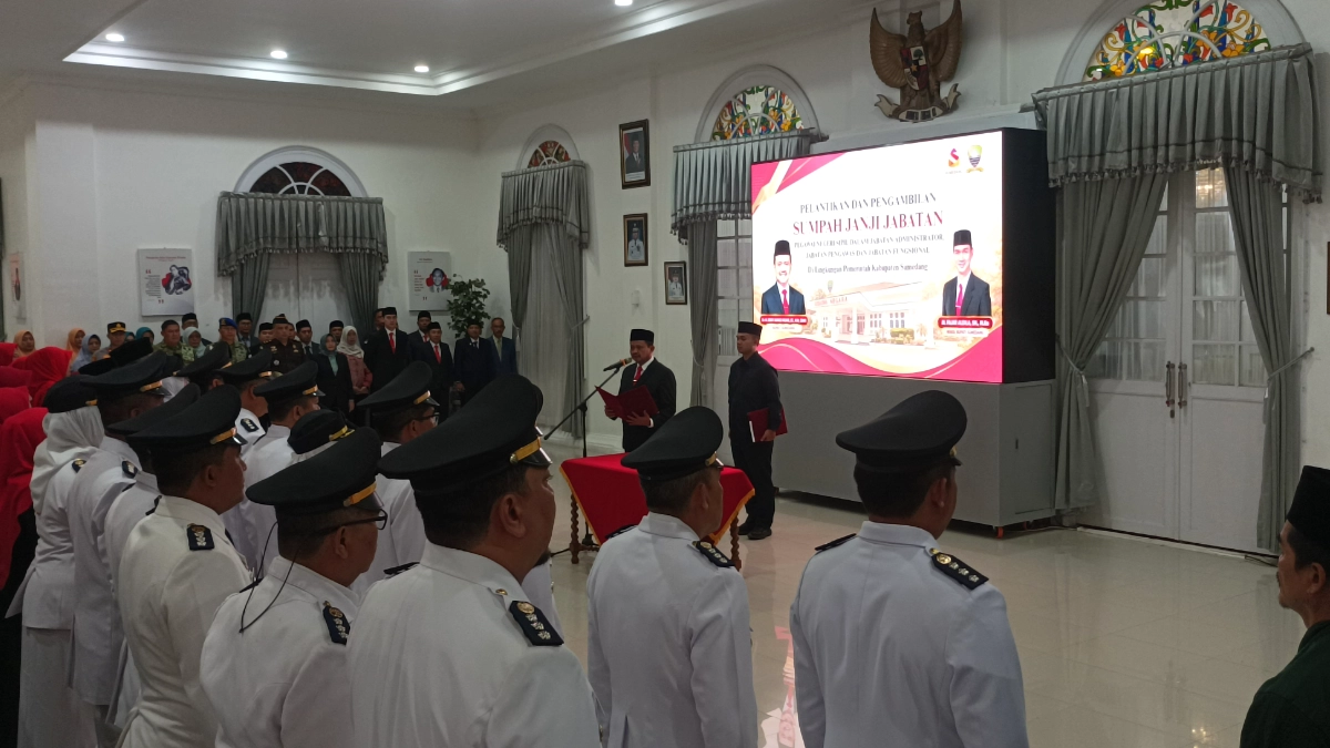 Lantik 222 ASN, Bupati Sumedang Beri Pesan Tegas: Jabatan Bukan Sekadar Kursi Kekuasaan